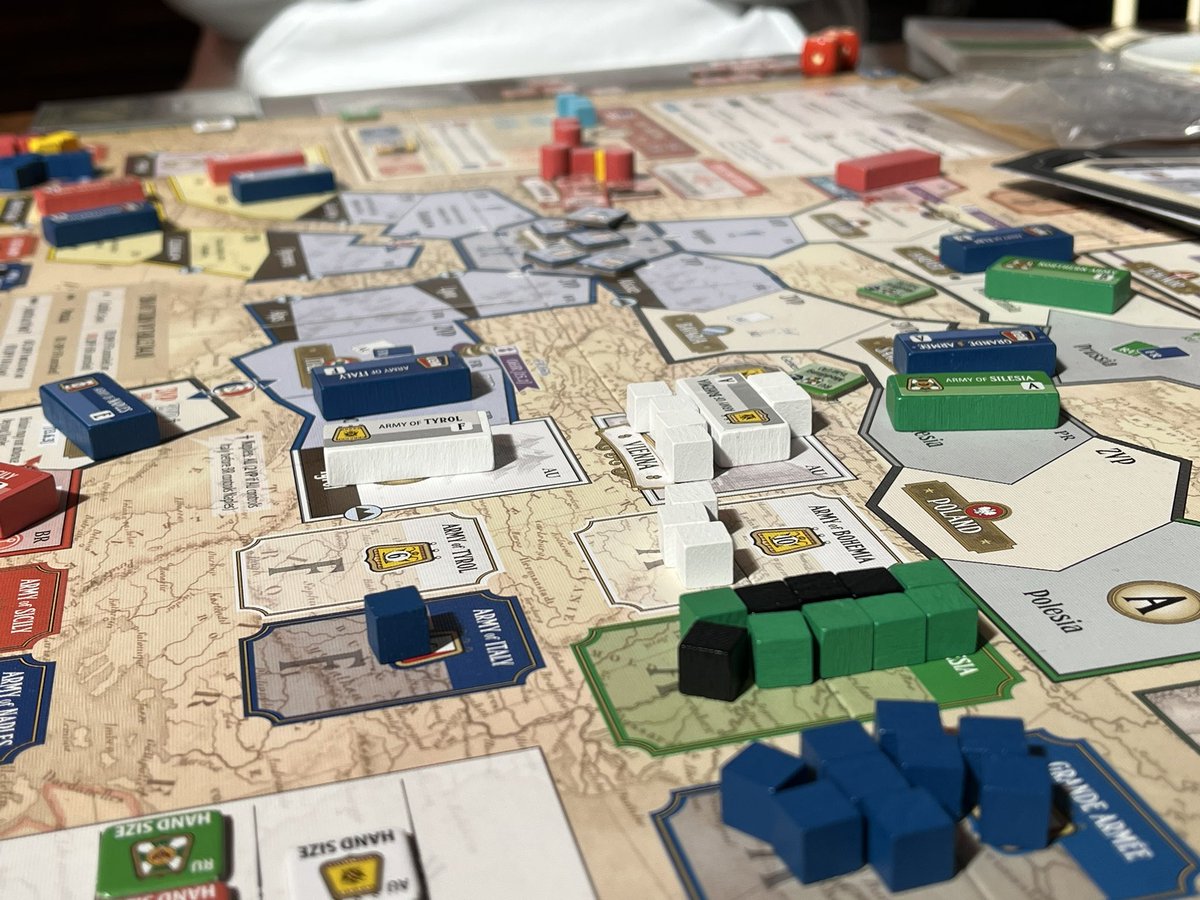 tiratugames's tweet photo. Primera toma de contacto negociando con Napoleón de la mano de su autor Kike. Muy buenas impresiones, hay que seguir descubriéndolo 👌#AlSurDelSur https://t.co/VSJrwl26oO