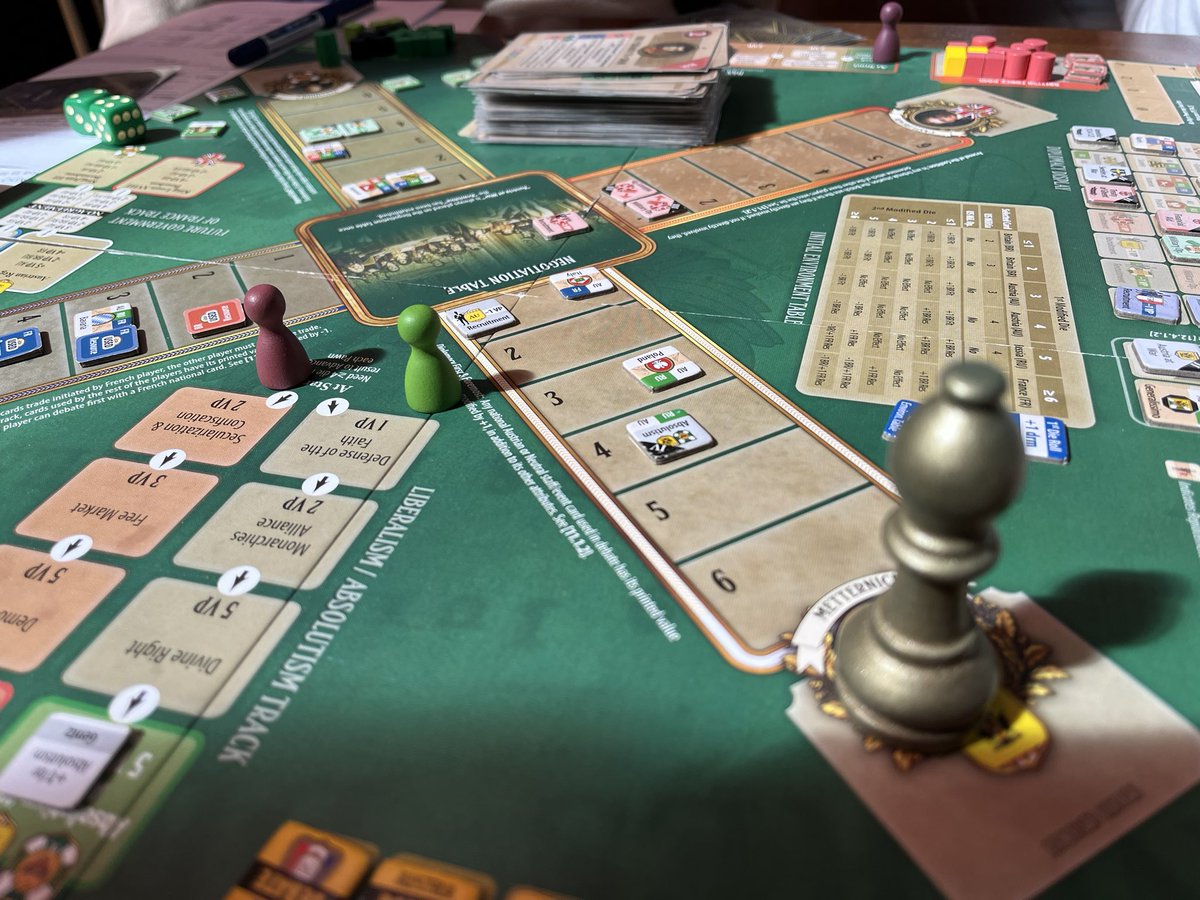 tiratugames's tweet photo. Primera toma de contacto negociando con Napoleón de la mano de su autor Kike. Muy buenas impresiones, hay que seguir descubriéndolo 👌#AlSurDelSur https://t.co/VSJrwl26oO