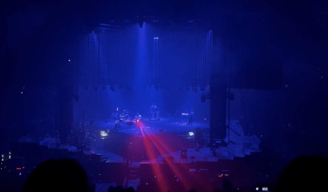 cleo_kaga's tweet photo. ある曲で常田さんのギターからビームが炸裂します！
 #KingGnuCENTRALTour2026 https://t.co/9Yu6uhgjfO