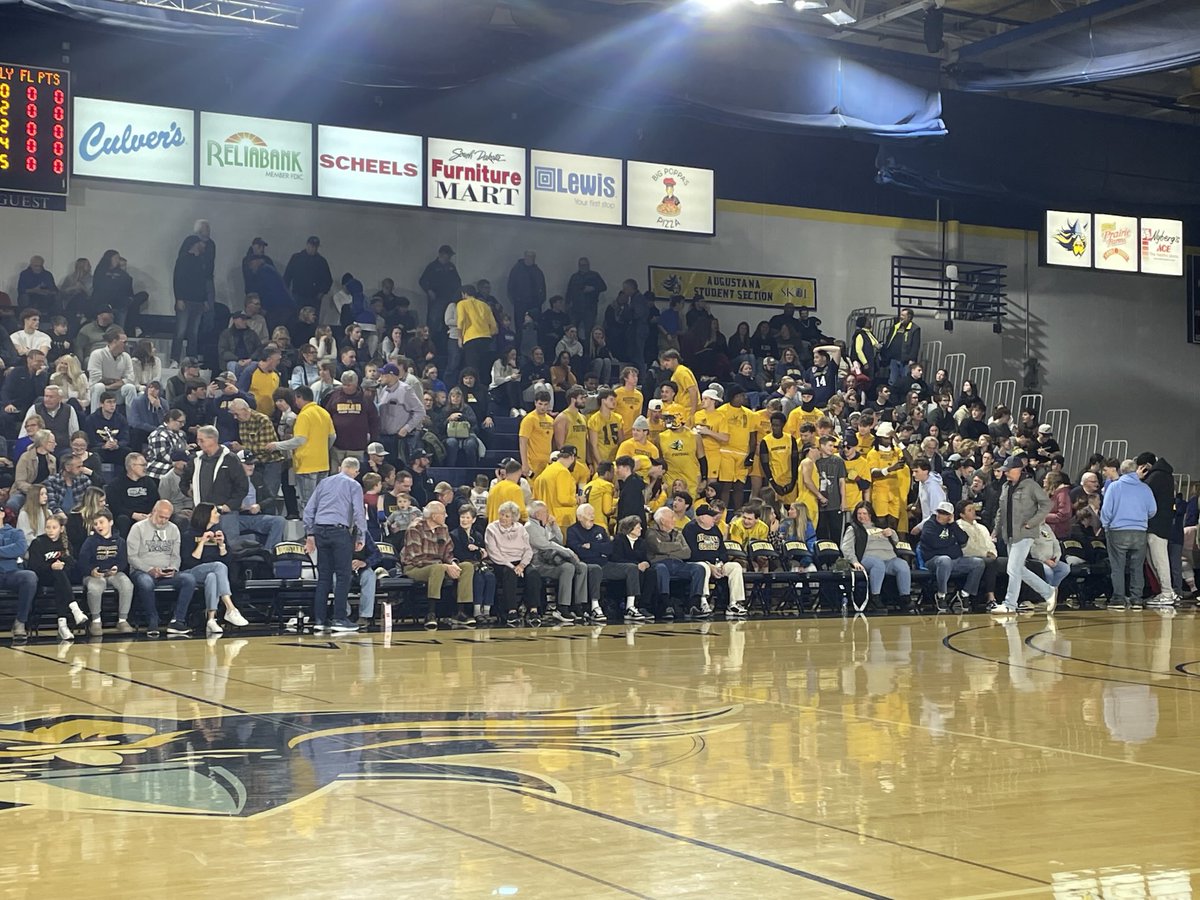MattJZimmer's tweet photo. The Elmen Center is packed for the USF/Augie men’s game. The Vikings football team making its presence felt. https://t.co/tnoyjRnuKf