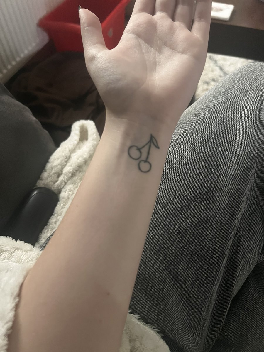 VML_07's tweet photo. People of Twitter - how would you cover this tattoo up? https://t.co/NgLigPR6e3