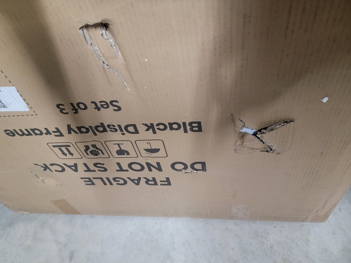 borror80's tweet photo. @FedEx glad to see you guys don't give a shit about something being fragile. https://t.co/Sls4MWOCfC