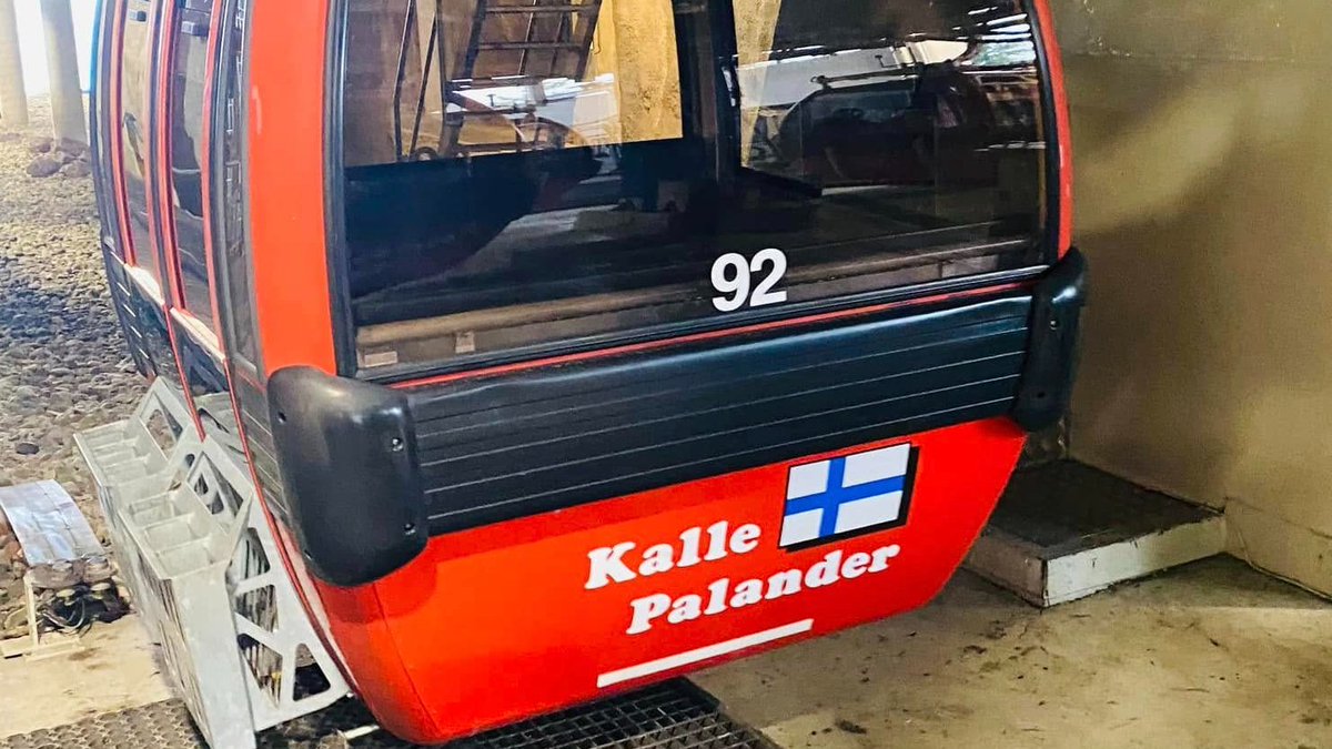 007Travelers's tweet photo. Visiting 007 Book location: #Hahnenkamm / #YoungBond: #ByRoyalCommand
#JamesBond climbs aboard a gondola on the Hahnenkamm-Bahn for the 1,500 metre ascent to the summit and discuss with Hannes Oberhauser.
www.007travelers com
#CharlieHigson @monstroso #Kitzbühel @kitzbuehel https://t.co/wtCwyYGwC6