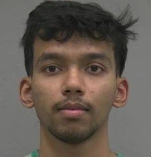 États-Unis : Atharva Shailesh Sathawane, ressortissant indien, a été condamné à 18 ans de prison pour avoir volé des millions de dollars à des personnes âgées dans le cadre d’une vaste escroquerie.

Selon les autorités, il faisait partie d’un réseau frauduleux qui ciblait