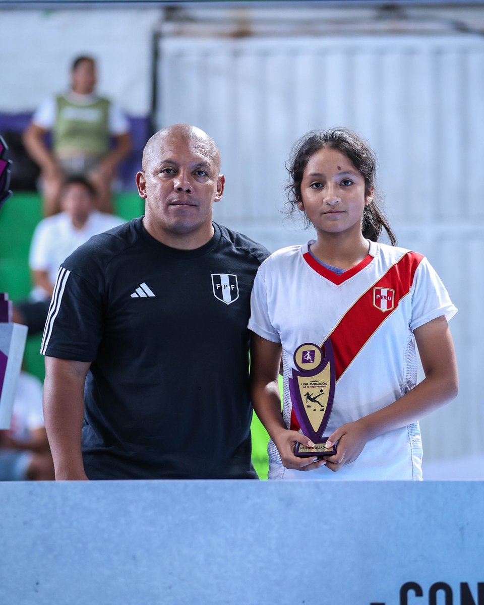 FutsalPro_FPF's tweet photo. 𝗧𝗔𝗟𝗘𝗡𝗧𝗢 𝗤𝗨𝗘 𝗠𝗔𝗥𝗖𝗔 𝗘𝗟 𝗙𝗨𝗧𝗨𝗥𝗢 🌟

Reconocemos a las jugadoras y equipos que brillaron en la Liga Evolución CONMEBOL Sub12 Futsal Femenino ⚽

Talento, esfuerzo y dedicación que reflejan el crecimiento y el futuro de nuestro futsal femenino. 👏💫 https://t.co/53Ade4hfzc