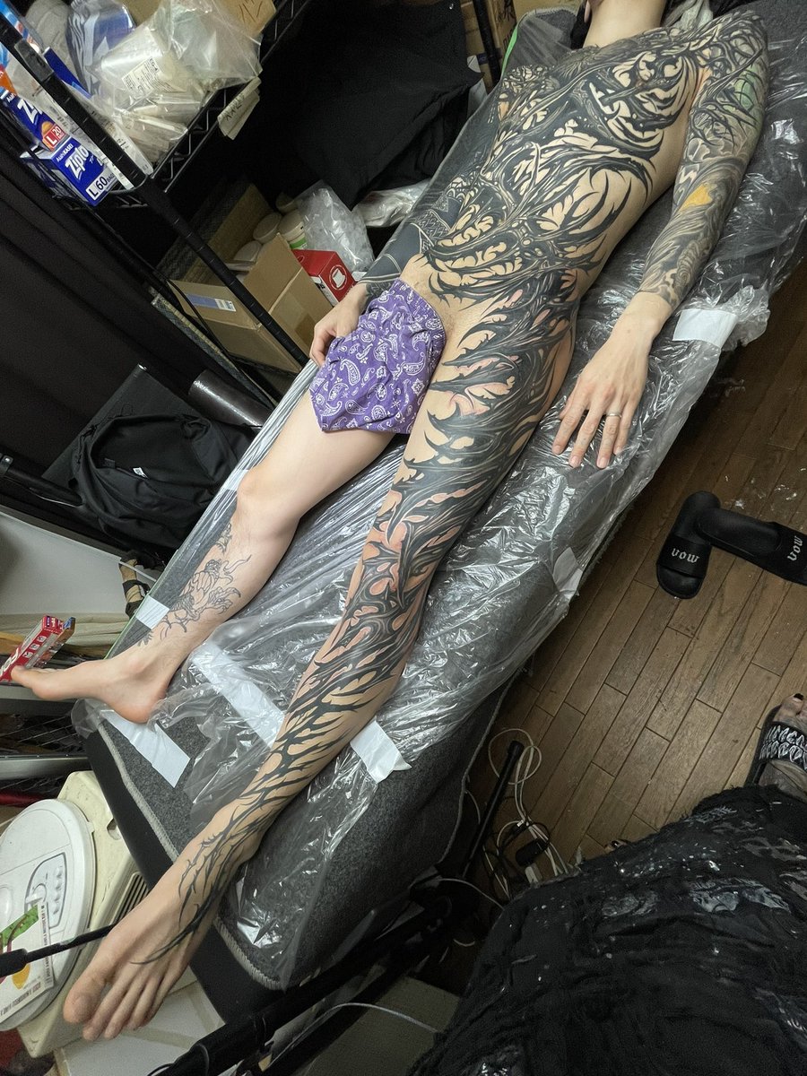 後半戦 ⚡︎

蟲BUGG害 TATTOOER
11号室 大阪 アメ村 彫師

#蟲BUGG害 #tattoo  ＃タトゥー #大阪 #刺青 #大阪タトゥー #バグ #ライブペイント #osakatattoo #アメ村 #11号室