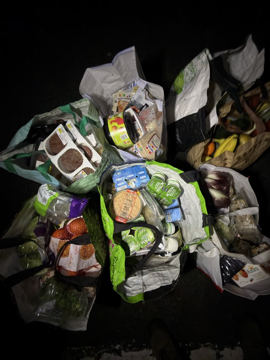 Distrib’ demain à Paris. En coup de vent comme des dingues, parce que ça fait longtemps et que vous nous manquiez.
#gaspillagealimentaire