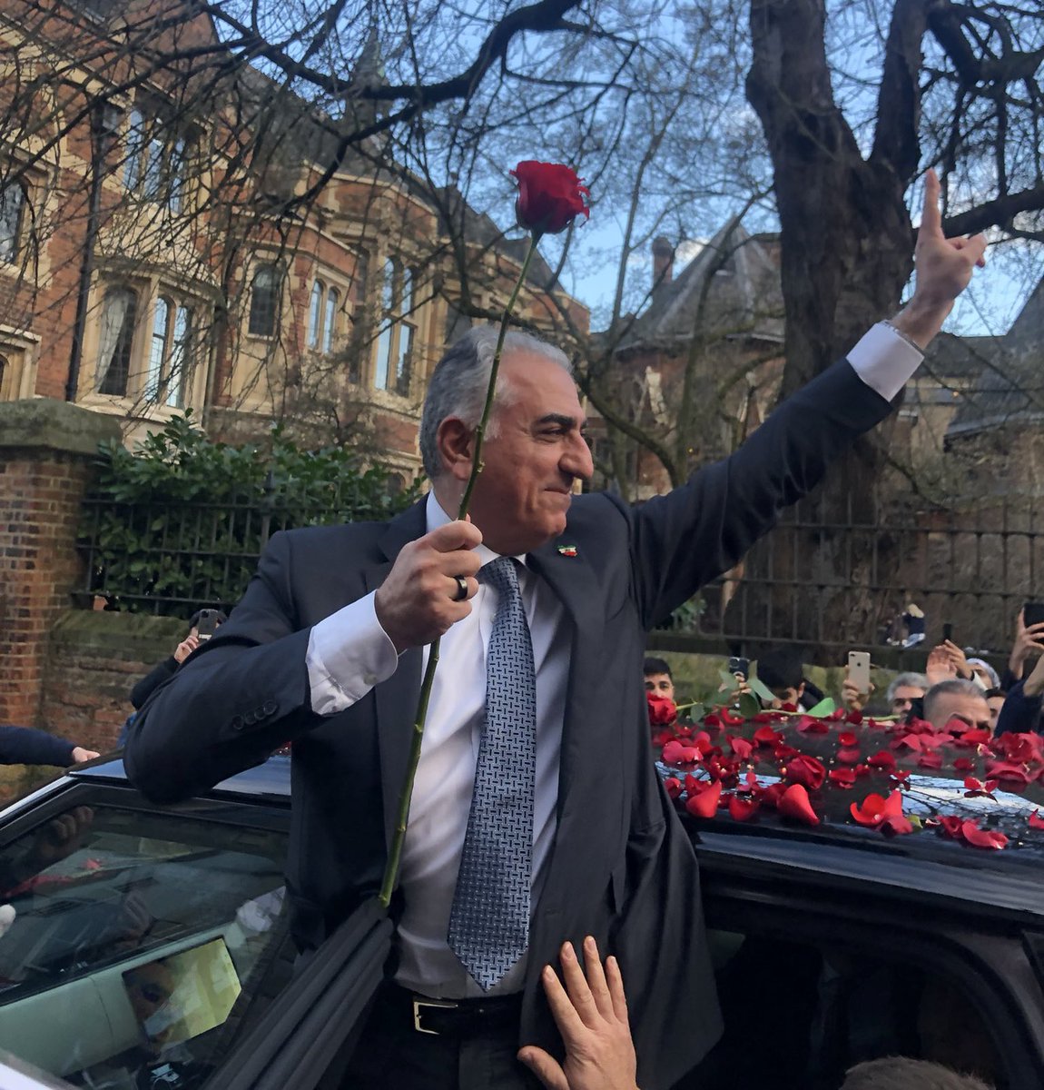 42liSetare42962's tweet photo. @AmericaSpoof #KingRezaPahlavi 👑 https://t.co/pS19YiRJhM