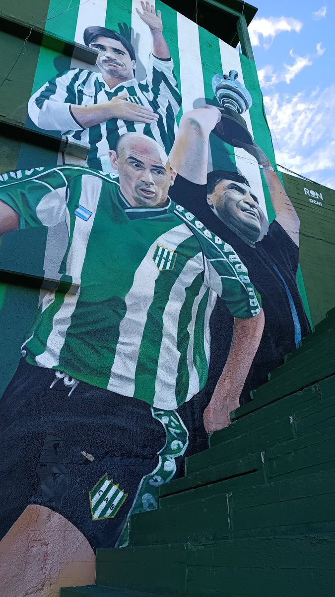 Fiestadellencho's tweet photo. En Banfield yo nací y a tu lado yo voy a morir 🇳🇬 https://t.co/NY3c9DzpOz