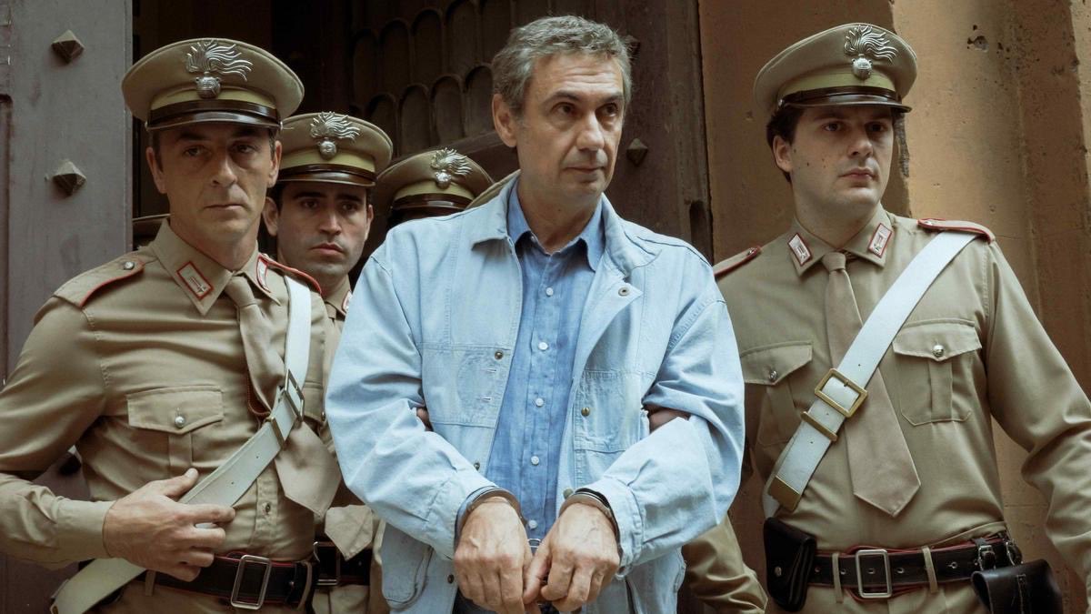 Pues muy bien y muy prometedor el primer capítulo de la serie PORTOBELLO de Marco Bellocchio, ahora a ver qué tal llevamos lo de esperar ¿una semana? para poder ver cada capítulo.