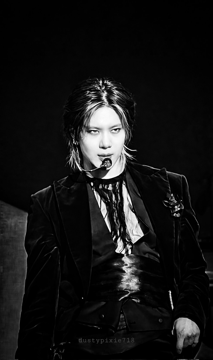 Angelsharedepot's tweet photo. How Taemin started the year🧎‍♀️🧎‍♀️🧎‍♀️ https://t.co/GQRX6CIioX