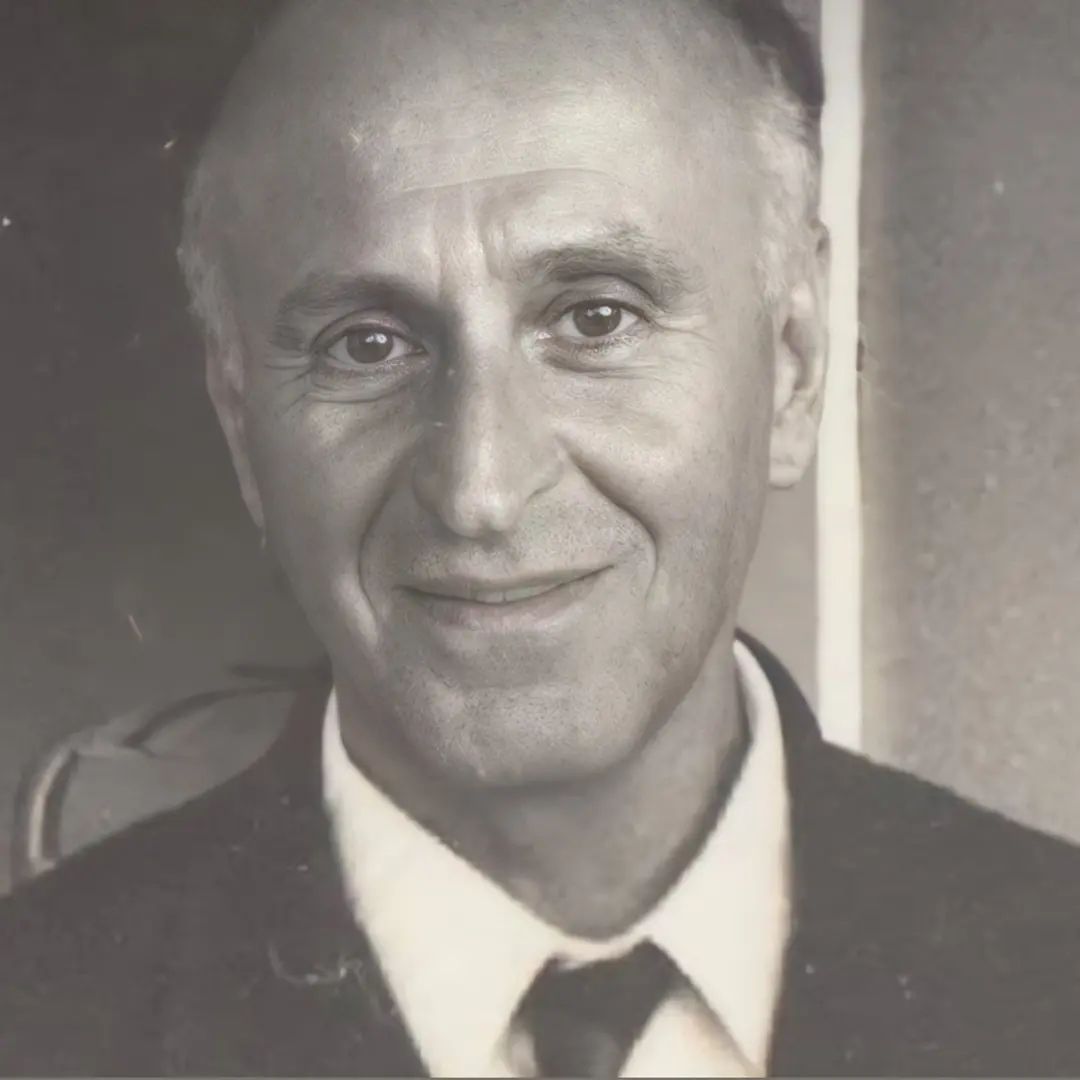 Büyük Türkçü #NejdetSançar 'ı ölüm yıl dönümünde rahmetle anıyoruz. Ruhu şad olsun. (22 Şubat 1975)

"Türk’ü sevdim, seveceğim. Ama bunun sonunda ızdıraplar varmış, felaketler varmış, hatta karşılaşılacak türlü kahpelikler doluymuş. Hepsi kabul!

Türk Irkı sağolsun!"