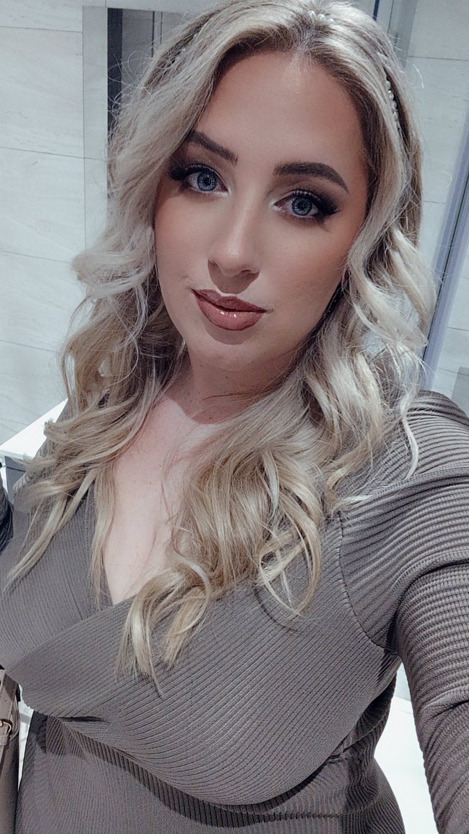 stephanieMUFCxx's tweet photo. First date night in years. Let's gooo 🥰🔥 https://t.co/DkCZxt6QiJ