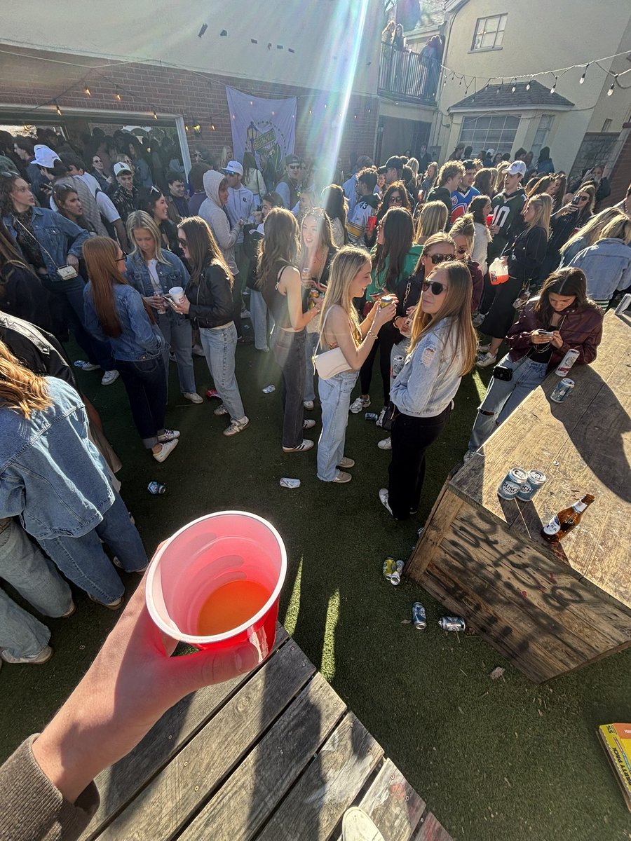 About to start frat flicking so hard on the elly