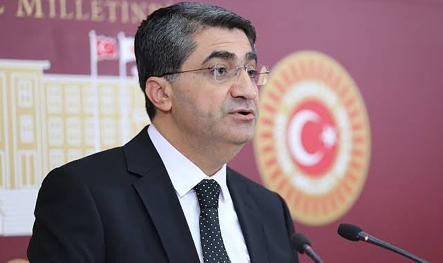 🎙️ Milletvekilimiz Mehmet Emin Ekmen:

“Kamuoyunda KHK mağduriyeti olarak bilinen ve yargı kararlarının uygulanmamasından kaynaklanan sorun giderilmeden sürece güven tesis edilemez.”