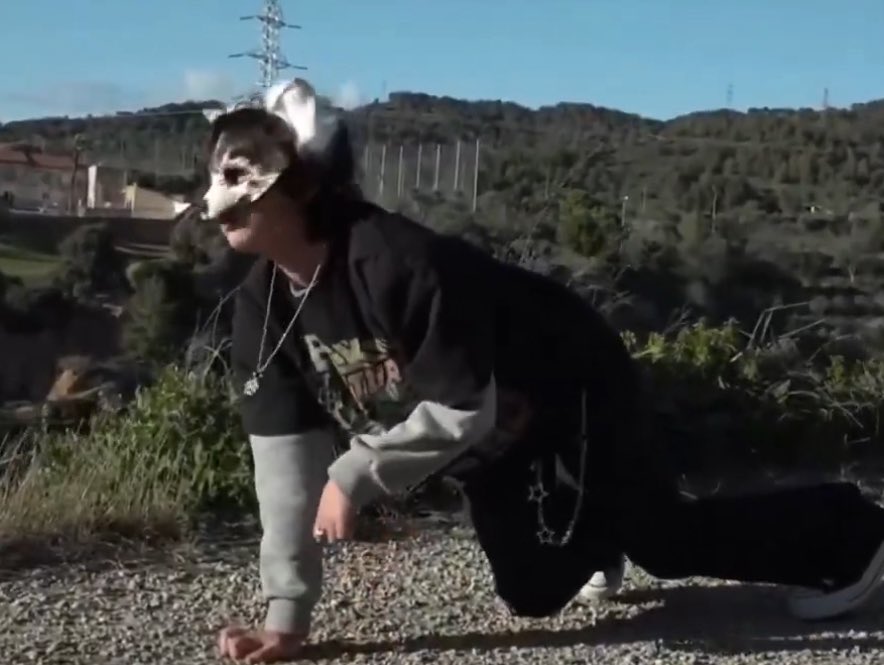 Lo de los 'therian' tiene cura: 8 horas al día trabajando a pico y pala, y se les acabó la tontería.