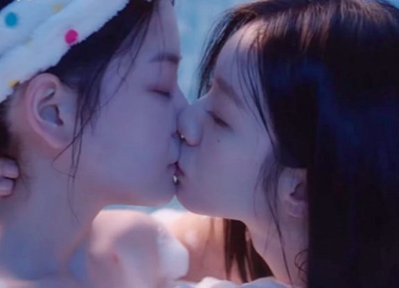 Hyeri talks about kissing scene with her female co-star, 2025:

"Honestly I thought it will be different, but I felt more comfortable kissing a woman."