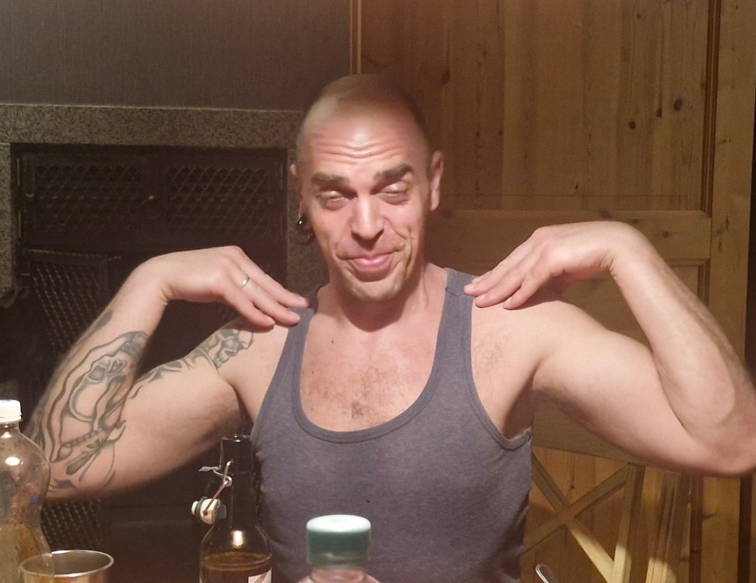 Wenn der Kurt nach dem 3. Bier mal SCHÖN IN DIE KAMERA LÄCHELN SOLL.🥰