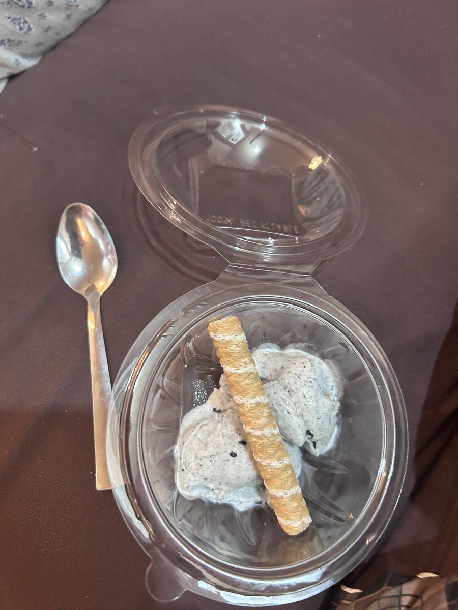 javiergplanells's tweet photo. Si alguien tiene la tentación de pedir  postre para llevar en Meihua @meihua que tenga en cuenta que lo que le van a enviar esto  por 5,50€
En mi humilde opinión un verdadero timo https://t.co/1yxDv8L5Pa