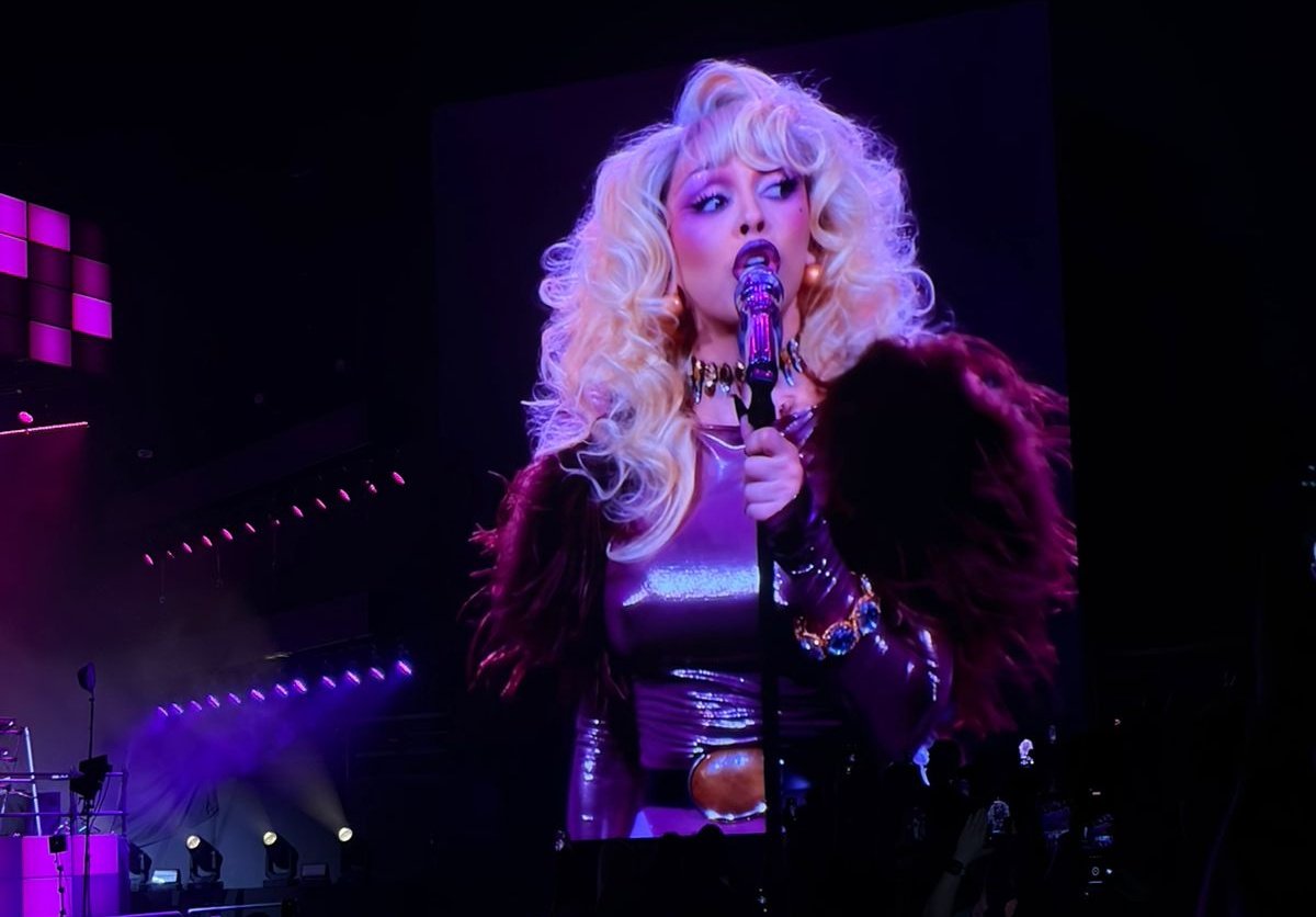 a d r i á n tweet media