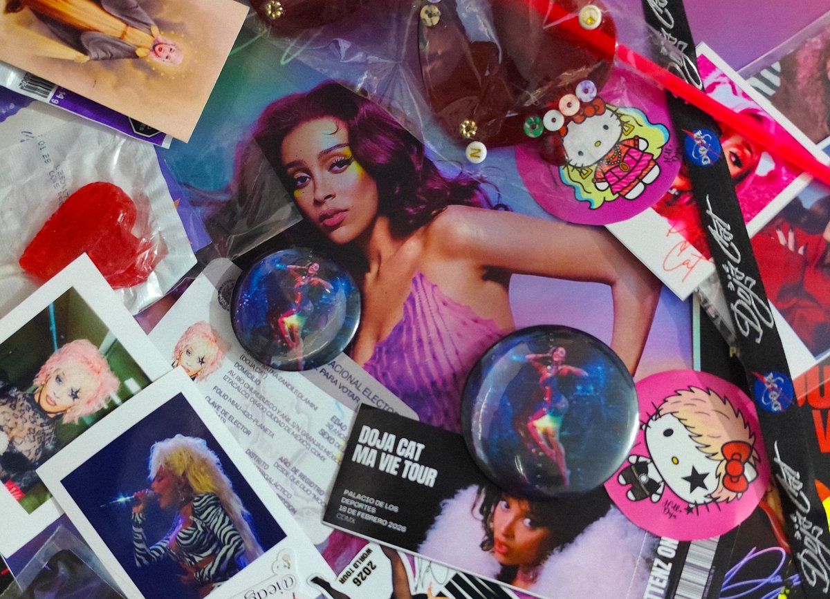 a d r i á n tweet media