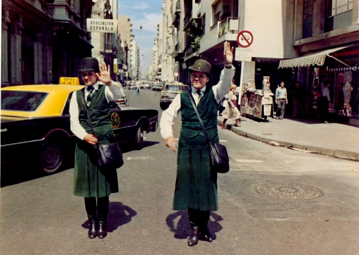 RosarioDeAntes's tweet photo. Brigada femenina de tránsito en Rosario.
1978 fue el año en el que comenzó.
Recordás el apodo que recibieron?

Archivo Juan Cruz Davalle. https://t.co/RP9JWClldS