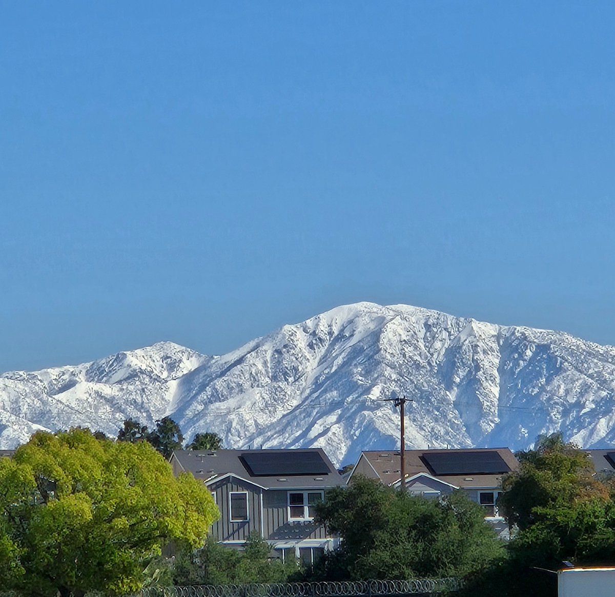 Also, Los Angeles is awesome cuz it's 70 degrees where I'm standing and this is the background view