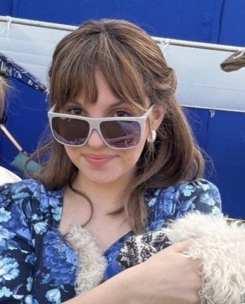 StrangerNews11's tweet photo. 🚨NEW: This was originally going to be Eleven’s graduation look. They even cast a girl who looked similar to Millie to avoid any leaks about Eleven’s fate. https://t.co/q59EUc534v