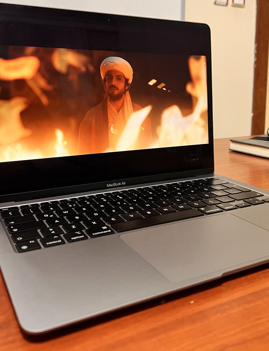 “Hakikat yolcusunu bulur…

Senin görevin yalnızca yolda olmaktır.”

- Hüccetü’l-İslam İmam Gazzâlî

Tabii müthiş bir projeye imza atmış…