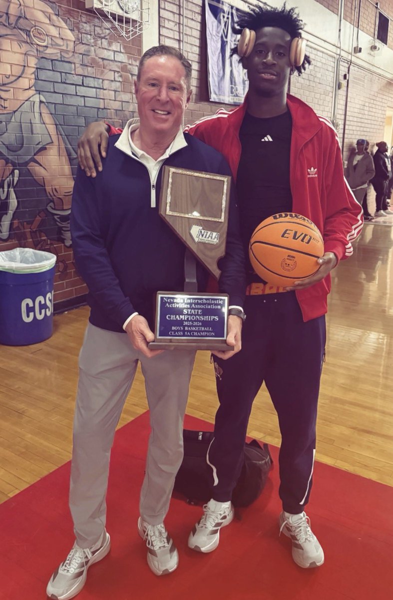 richflanagan33's tweet photo. Former @carroll_hoops guard Munir Greig scored 18 points, going 4-4 at the foul line in the final 30 seconds, and surpassing 1,000 career points in leading Coronado to the @NIAASports 5A title, the first in program history. Greig scored 617 points at @ACHSathletics https://t.co/oBc8gj5di0