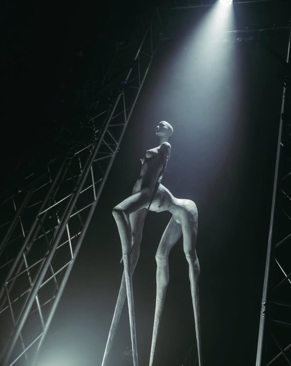 ⛓️👤⛓️ Arpad Slancik's profoundly disturbing body horror sculptures are like mannequins dressed for Clive Barker's Hellraiser. More of his unnerving art here: instagram.com/slancik_sculpt…