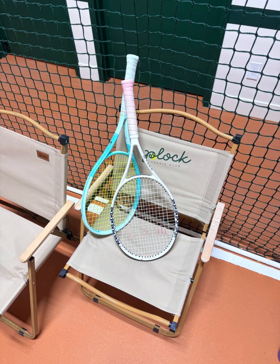 queen_emma01's tweet photo. Tennis and good vibes only 👯‍🎾 #SquadGoals https://t.co/DKxG1NrmtA