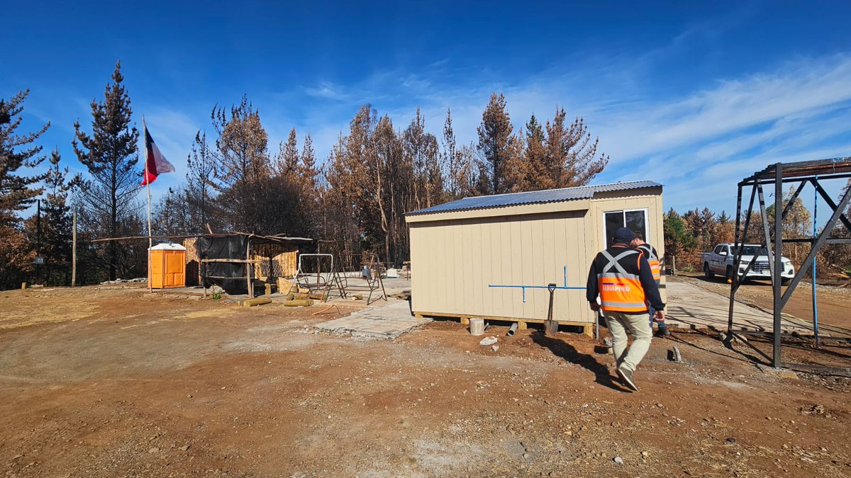 ¡Continuamos con el proceso de rehabilitación de nuestra región! Nuestros equipos de #SENAPRED están desplegados en diferentes comunas afectadas por incendios forestales, entre ellas Florida, donde estamos monitoreando la recepción y entrega de viviendas de emergencia.
