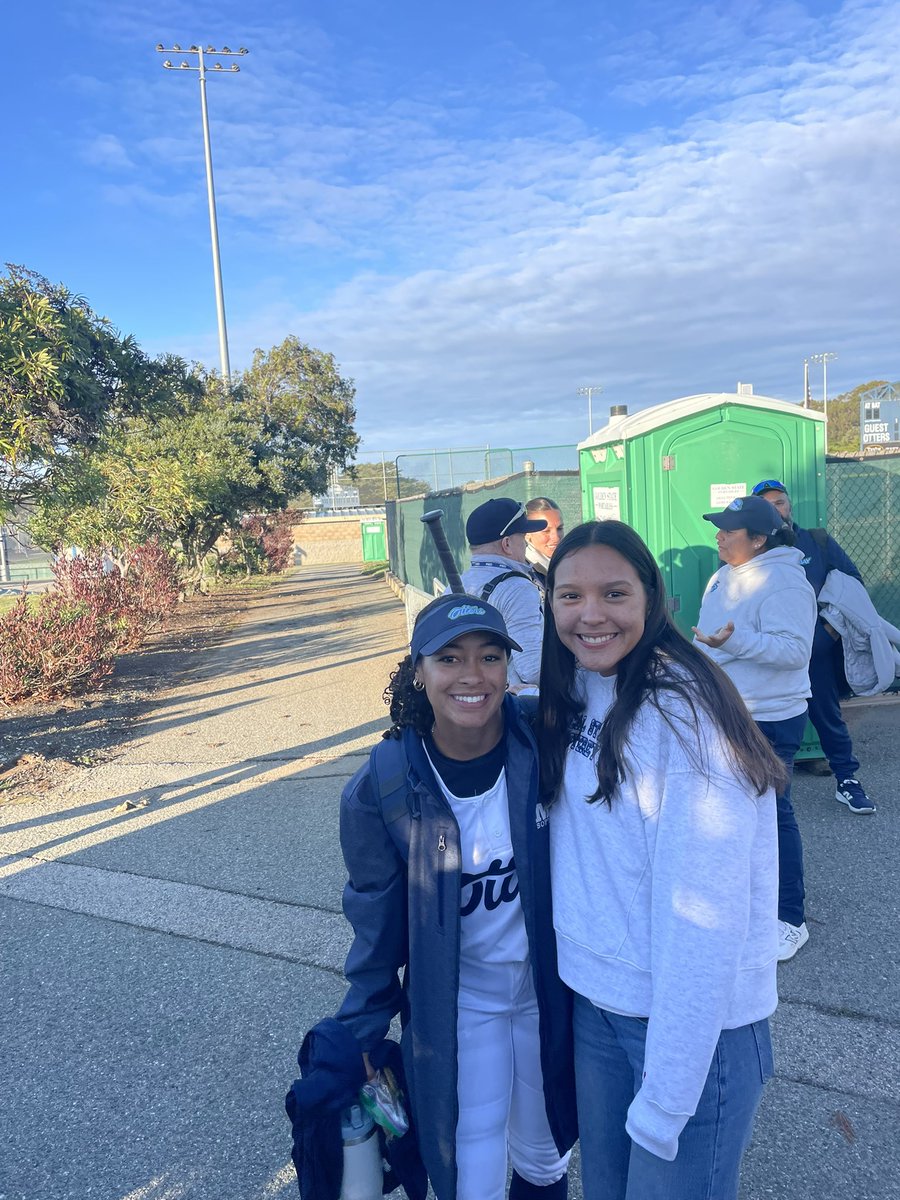 liseramirez2026's tweet photo. Had a great time at Monterey game yesterday! Can’t wait to actually be out there on the field with them! Go Otters! 🦦💙💚@CSUMBsoftball https://t.co/lq9SEgR01Q