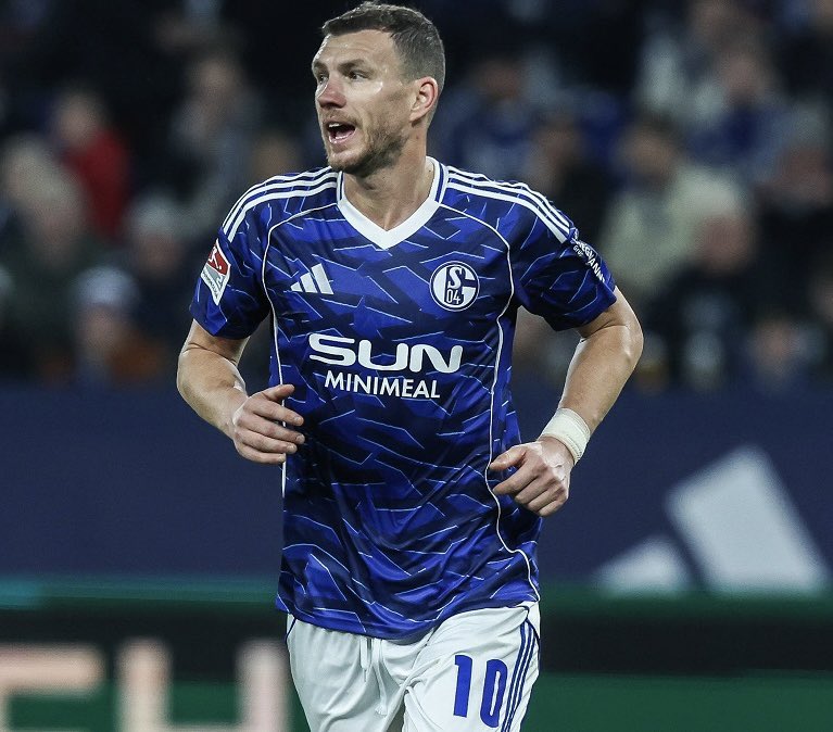 Edin Džeko against Magdeburg! 🇧🇦

- 77‘
- 1 goal
- 2 assists
- 50 touches
- 13/16 won duels
- 9,1km covered distance
- 5 (5) succ, dribbles
- 7 shots
- 9.5 rating (MOTM) ⭐️ 

𝑨𝑹𝑬 𝒀𝑶𝑼 𝑺𝑬𝑹𝑰𝑶𝑼𝑺?? 😱😱😱