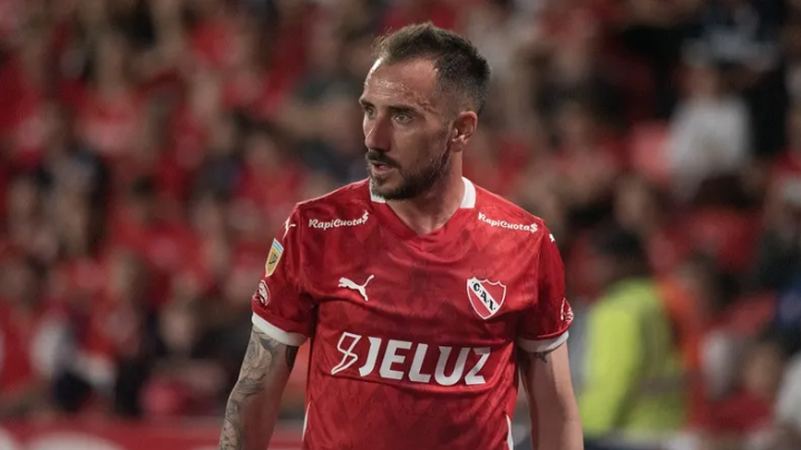 ramaifc's tweet image. Este sorete (que ni siquiera hizo la pretemporada) está por arriba en la consideración para ser el primer cambio en la mitad de la cancha? Qué jodido que va a estar el semestre.