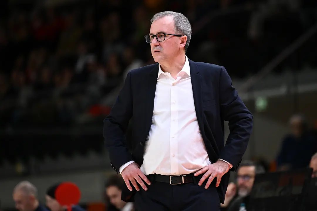 Grandissimo Marione
Vecchio cuore ⚪️🔴
Dopo tutto, sei abituato a umiliare le merde scolorate