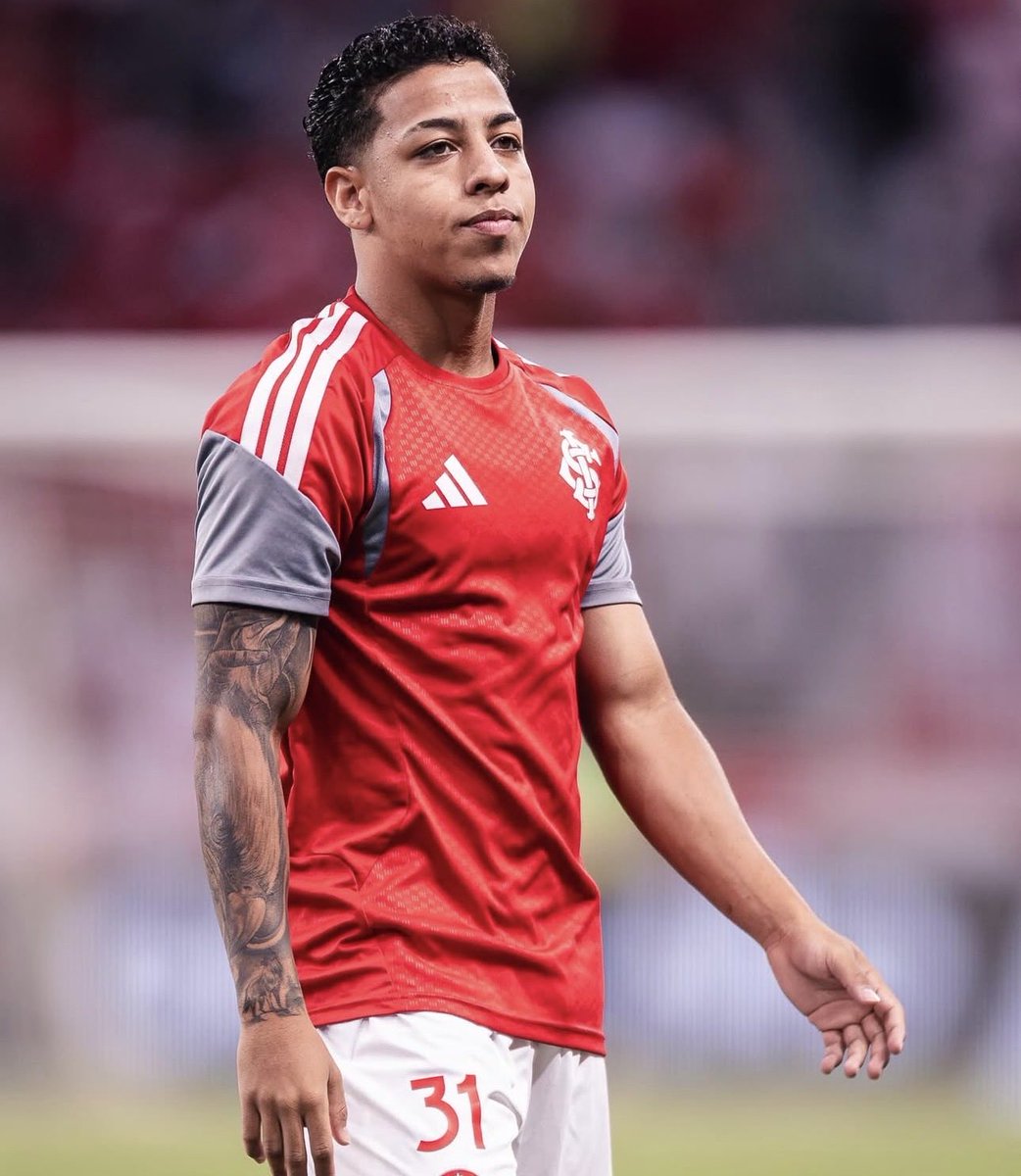 Todo jogo eu falarei a mesma coisa, não me importo.

Mas o Allex é titular absoluto desse time. Joga melhor a cada jogo.