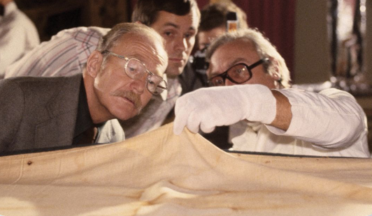 TheOneHeadline's tweet photo. Thread🟨Shroud of Turin  
Part 5  
1/14

What do the scientific analyses of the 20th and 21st centuries say about the fabric and the image it bears?

Warning!  
The experiments you are about to see were carried out without any trickery 😉 https://t.co/RBRrpQgC5G