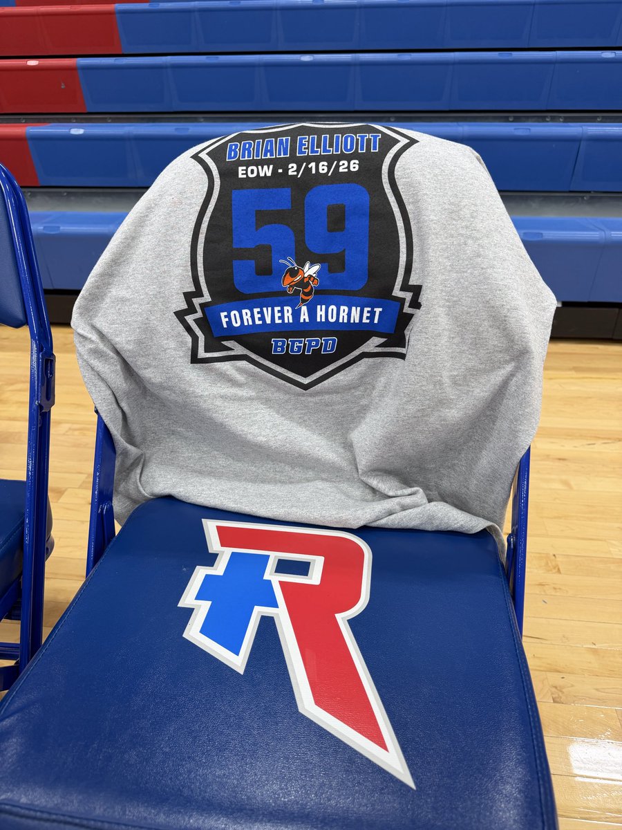 TheHiveBGHS's tweet photo. Tonight’s JV/VAR matchup between Beech Grove &amp; Greenwood will be played at Roncalli HS. In memory of Officer Elliott, both teams will wear a shirt in his honor. Thank you, Roncalli, for hosting our game this evening! @RHS_Athletics @Gwoodathletics @KyleNeddenriep @BeechGrovePD https://t.co/d6KMFvg8n6