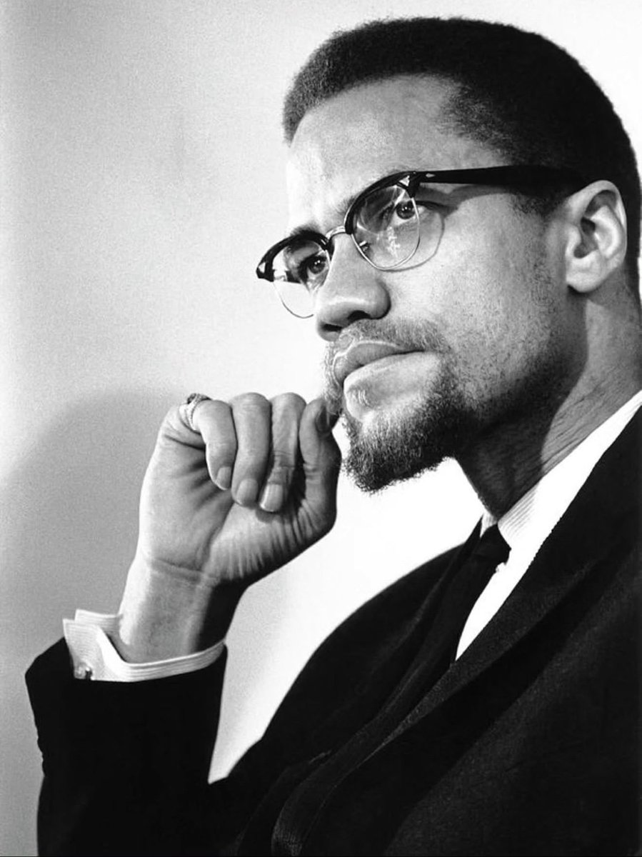 Devrimler gürültüyle değil, süreklilik ile gelir. 

21 Şubat 1965 tarihinde yoldaş dedikleri tarafından Şehid edilen Malcolm X’in dünyaya olan mesajı halen yankılanıyor. Ama hainler ebediyyen sustular.