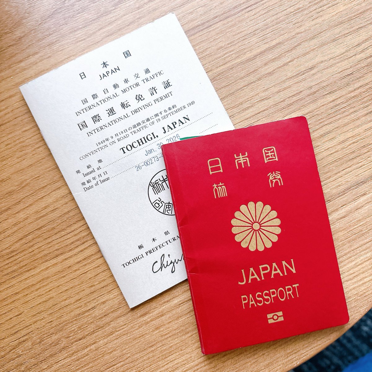 kiyo_redbero's tweet photo. いつも思うけど、国際運転免許証がパスポートサイズかカードサイズになれば良いと思う…そうなれば一緒に携行しやすいのに…😞 https://t.co/MSSfhvwIZF