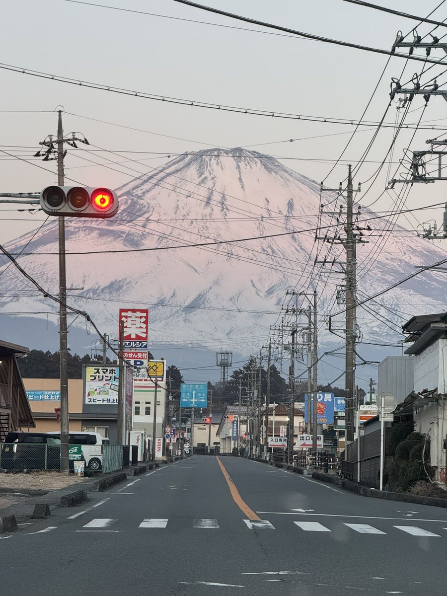 御殿場の街から見える富士山🗻