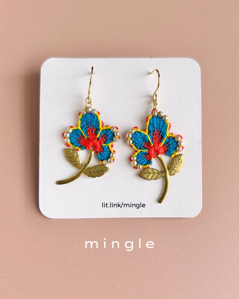 mingle_acc's tweet photo. popping flowers葉っぱつき🌱

真鍮パーツに直接ニャンドゥティを施したデザイン。
パーツも薄いので全体的に軽いつけ心地です🧚

https://t.co/1w3Ghqm8Vu https://t.co/PjVGfGSn3A