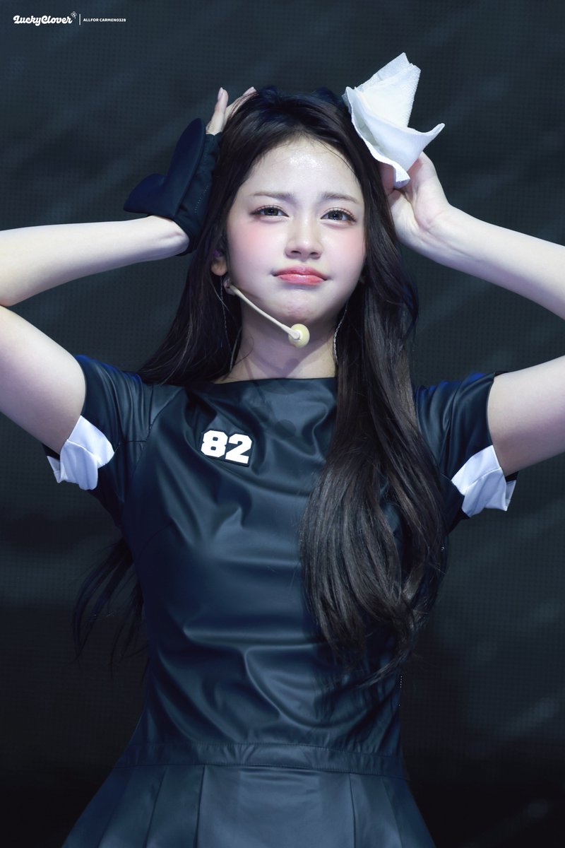 Lucky2clover_'s tweet image. 260221 

우리 애 너무 더운가 봐요

#Hearts2Hearts #하츠투하츠 #H2H
#CARMEN #카르멘