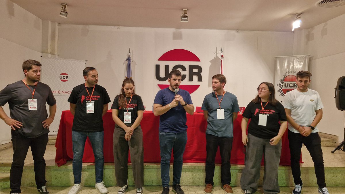 La <a href="/jrnacional/">Juventud Radical</a> tiene su nueva mesa de conducción, felicitó a <a href="/Nahuebreglia/">Nahuel Breglia</a> quien asume el gran desafío de conducir nuestra juventud, a su mesa y en especial sentido para Andrés Barrios y Williams Sandrigo jóvenes de la JR Santa Fe 🇵🇱 que formarán parte de ella!