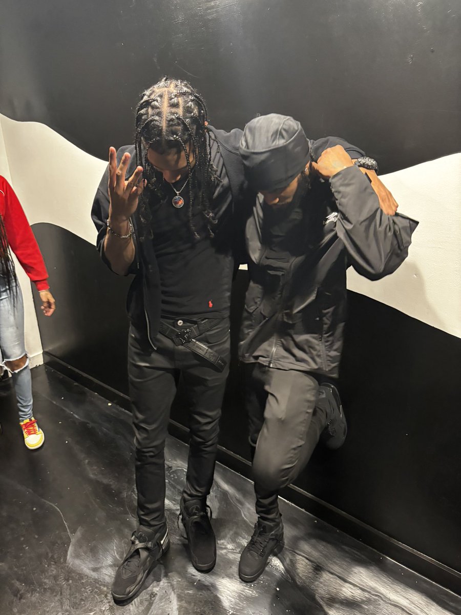 skarrfacee_'s tweet photo. Ts 14+🤞🏾 really my twin my whole”💕”🩸 https://t.co/FICsyJEkW7