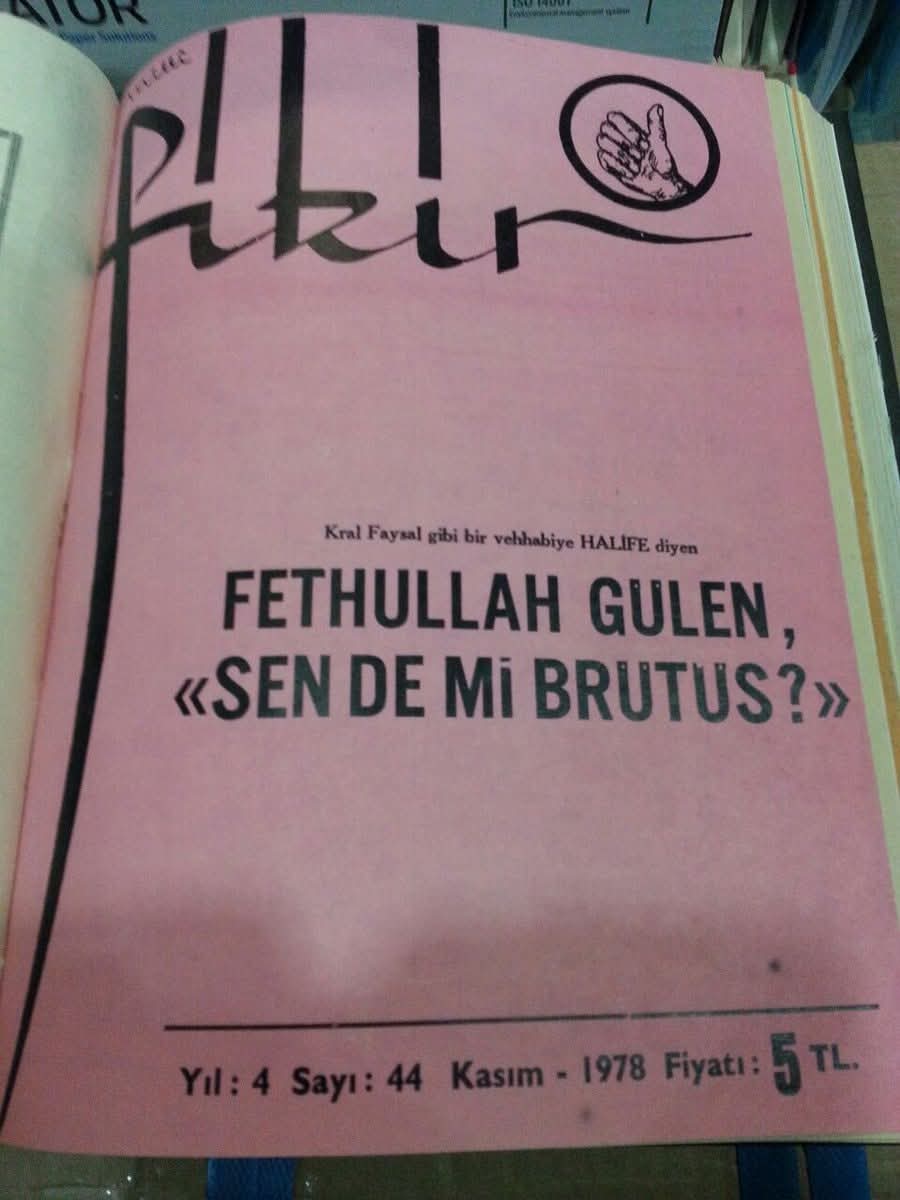 Sene 1978.
Daha Fetullah Gülen denilen terörist başının ismini kimse bilmezken, M. Ali Demirbaş "Ince Fikir" dergisinde din tüccarı, sözde Müslüman papaz Fetullah Gülen'in kim olduğunu ve neye hizmet ettiğini açıkça yazıyordu.

44 yıl önce tehlikeyi görüp, o zamandan hazırlanan