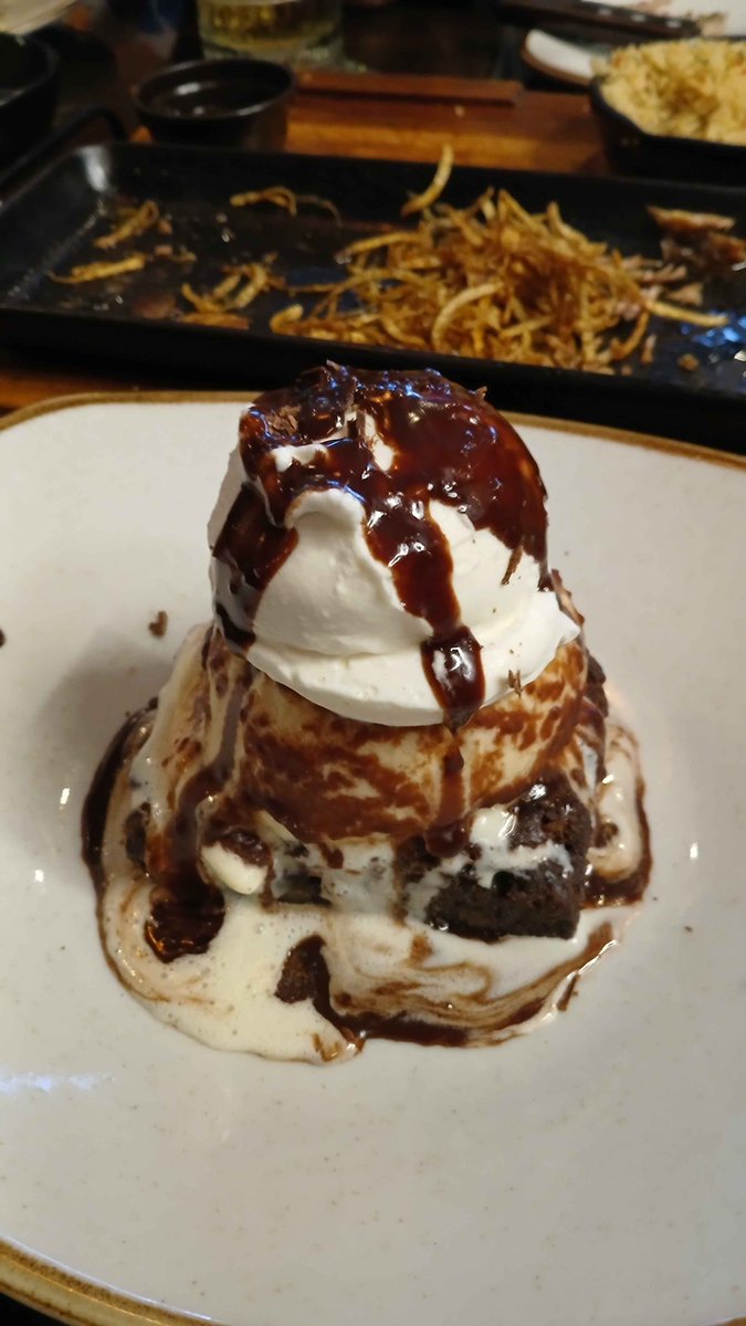 trixiesauce's tweet photo. Comi muito hoje no meu aniversário no @OutbackBrasil #MomentoOutback https://t.co/0jBup2S48i