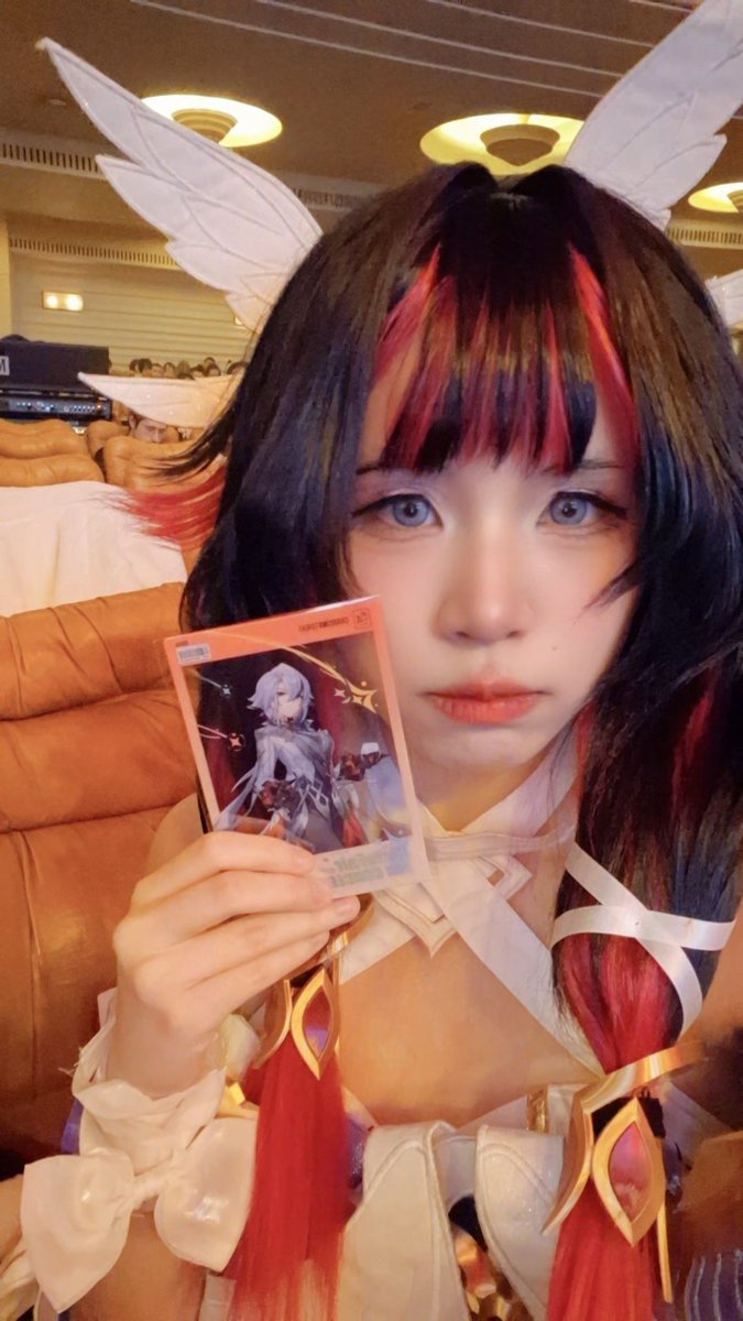 Was at the #HoYoFairConcert in Paris as Columbina :)
It was so much fun!

Thank you for organizing <a href="/HoYoFair_0/">HoYoFair</a> <a href="/LeGrandRex/">Le Grand Rex</a> <a href="/AEG_Presents/">AEG Presents UK</a> ❤️